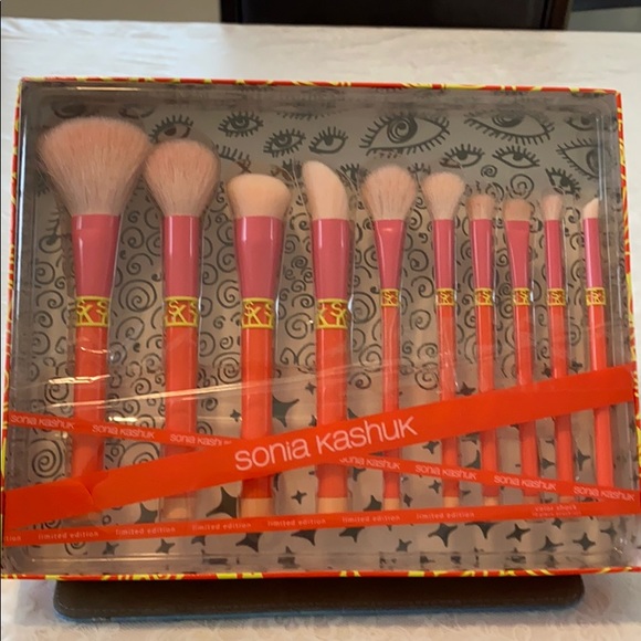 Sonia Kashuk Other - Sonia Kashuk makeup brushes set.Limited edition.